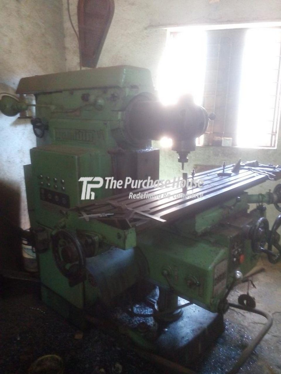 MILLING MACHINE