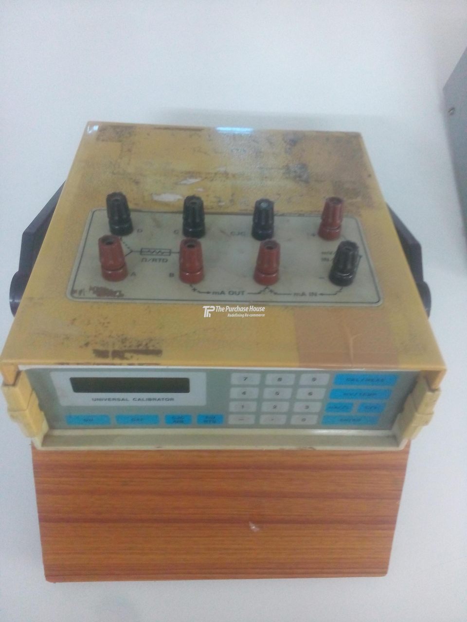 UNIVERSAL CALIBRATOR