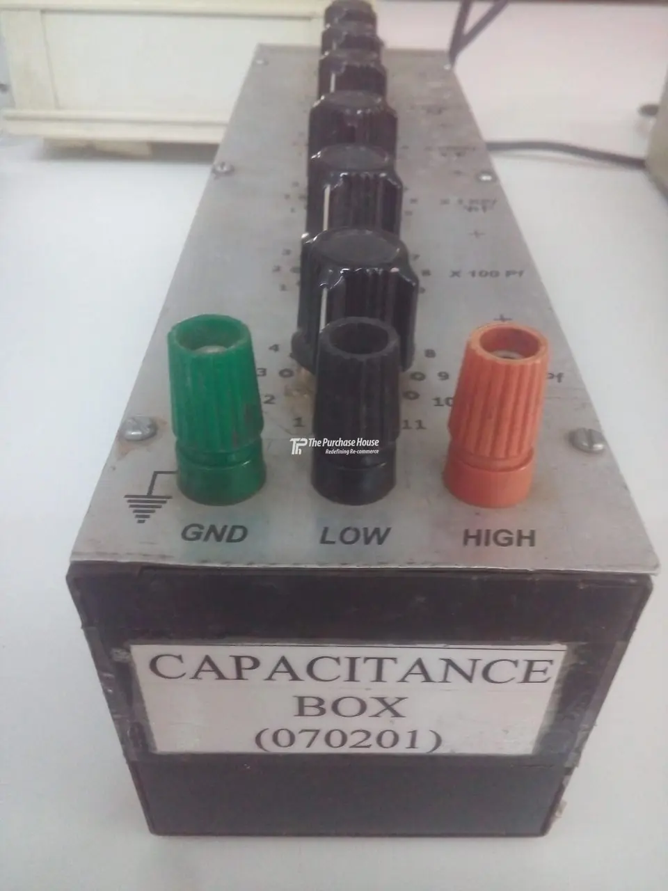 DECADE CAPACITANCE BOX