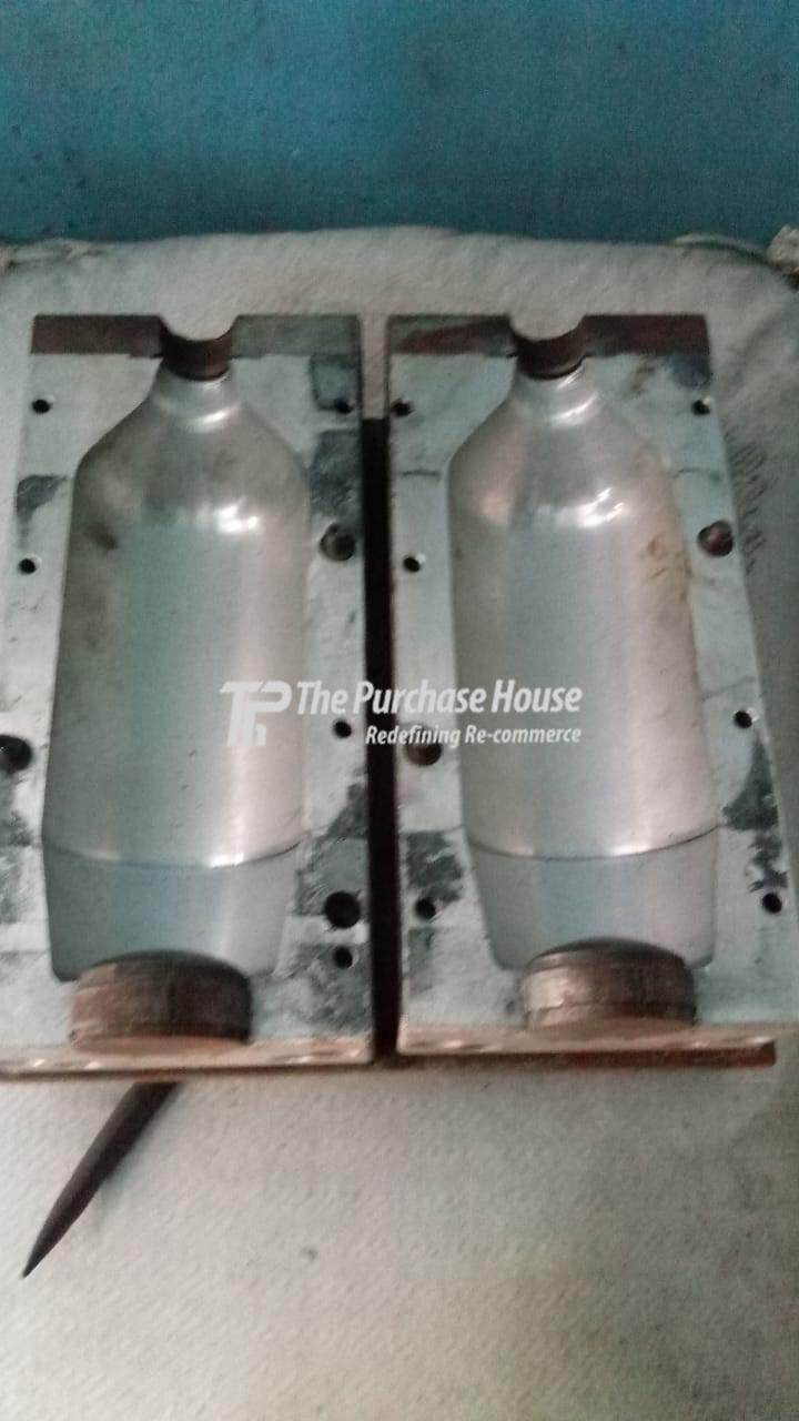 PET BOTTLE DOUBLE CAVITY MOULD MACHINE