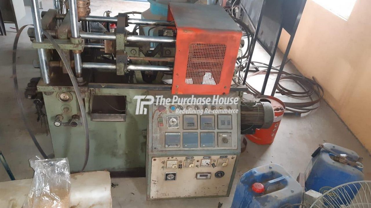 VERTICAL INJECTION MOULDING MACHINE
