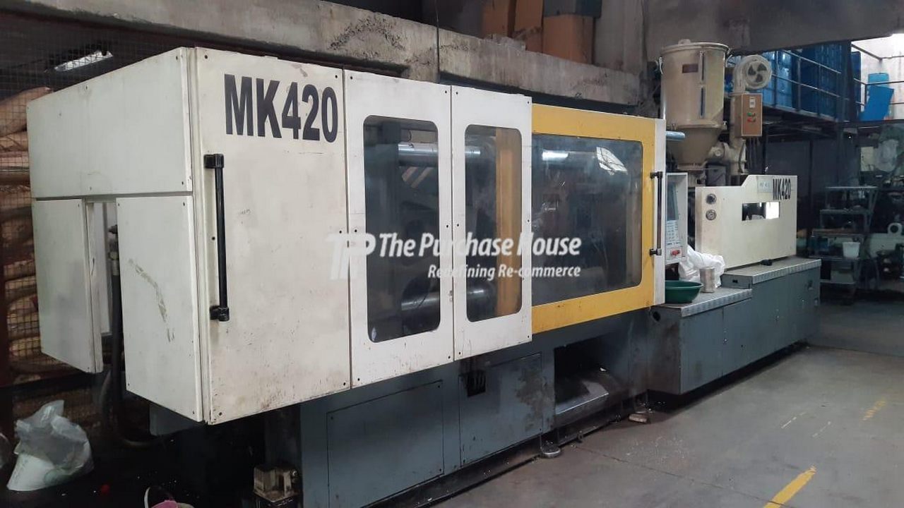 INJECTION MOULDING MACHINE