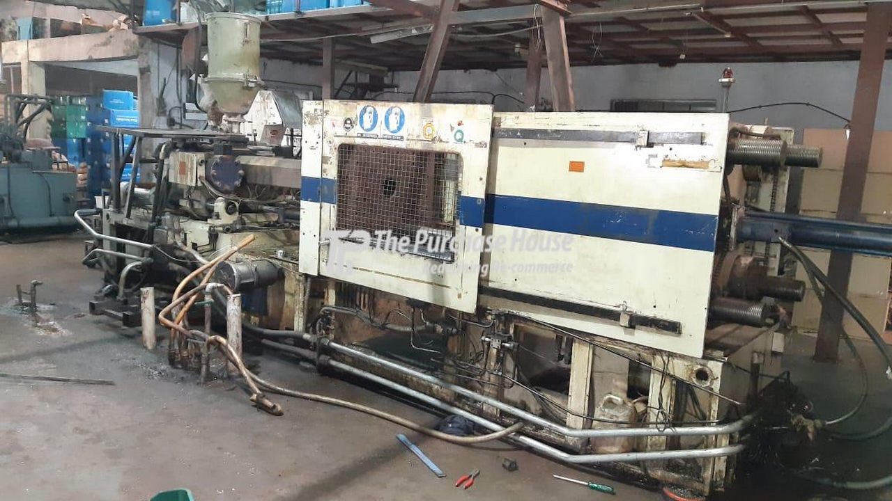 INJECTION MOULDING MACHINE