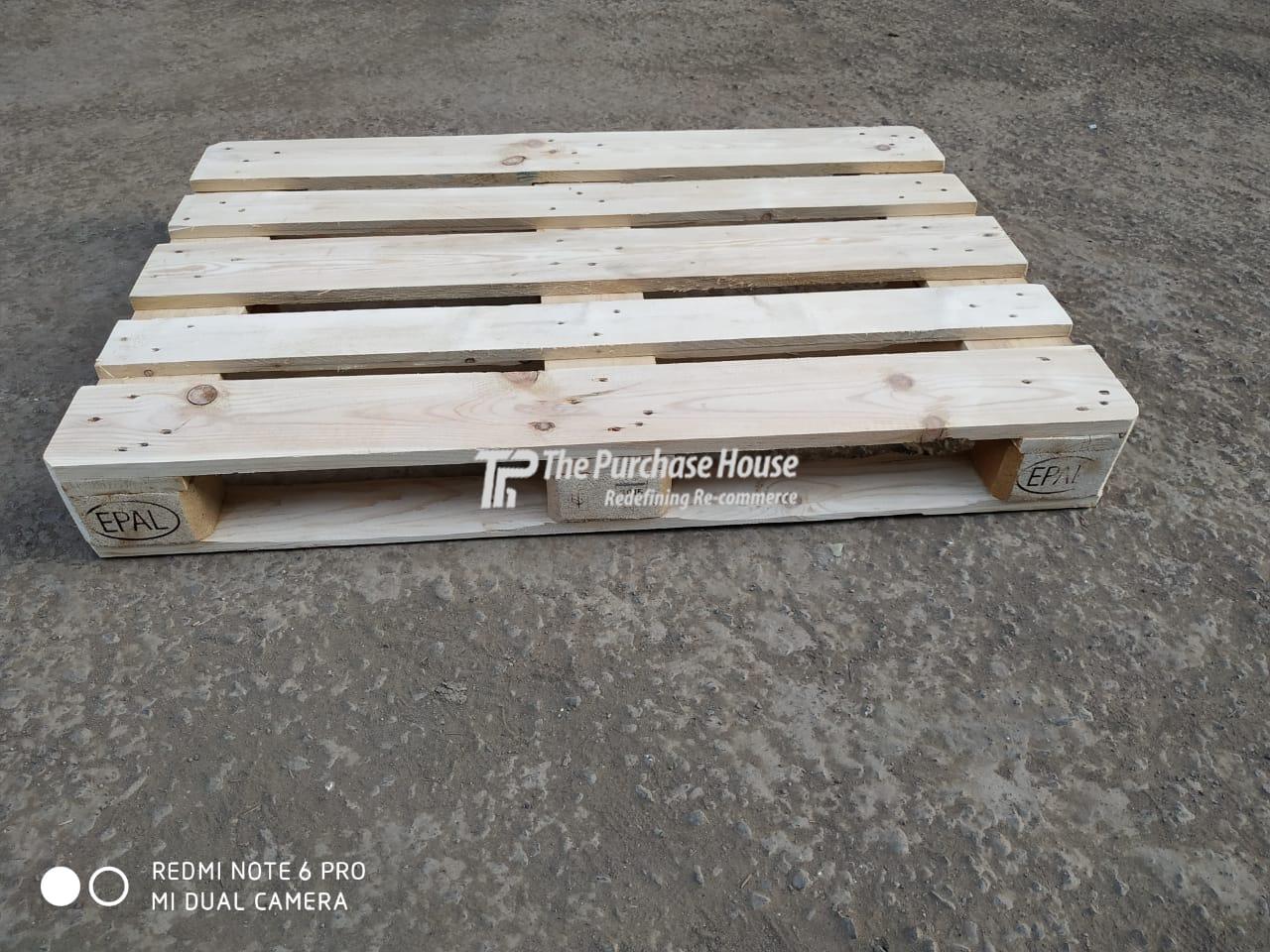 WOODEN PALLET