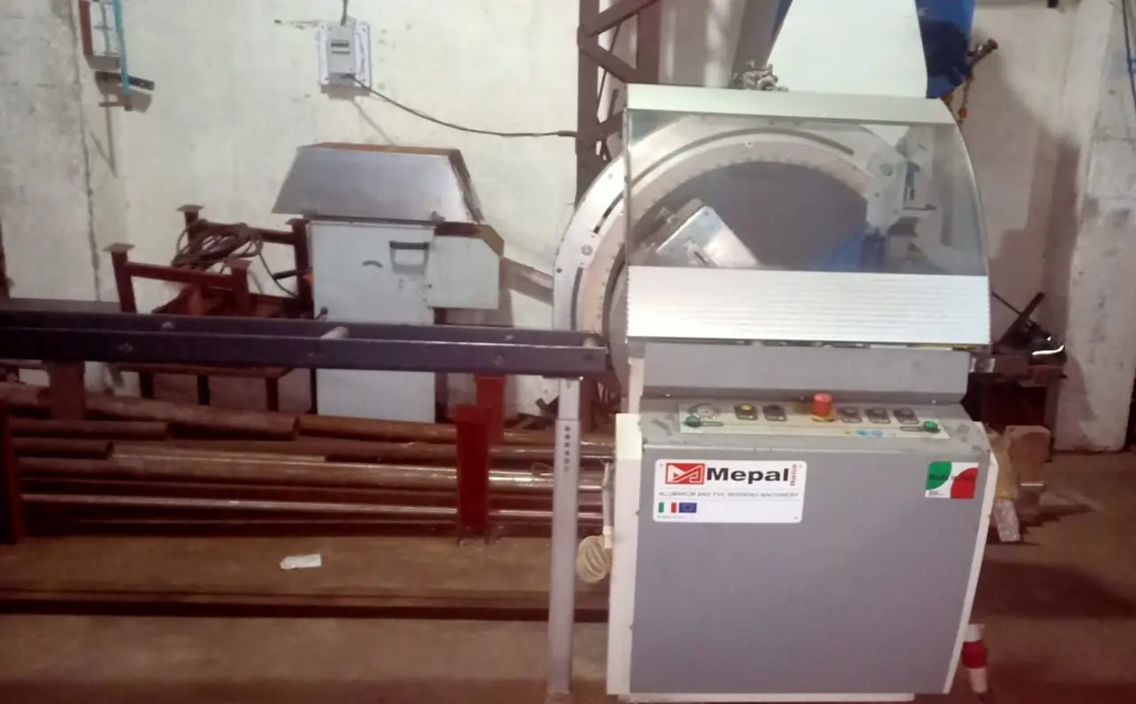 ALUMINIUM AND COPPER CUTTING MACHINE