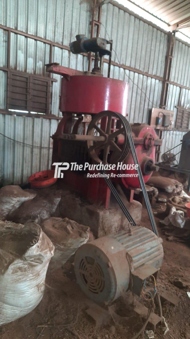OIL EXPELLER OR OIL MILL