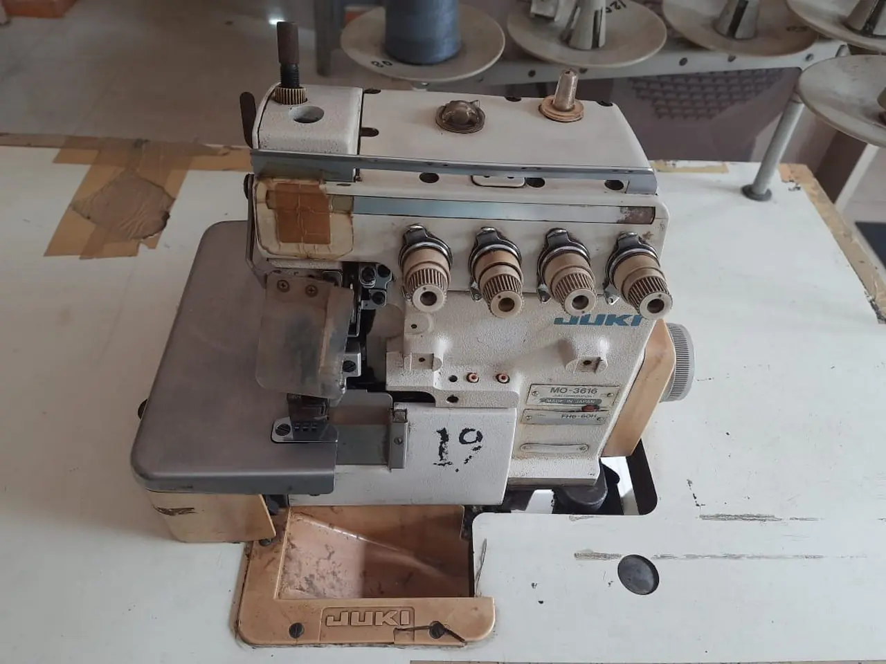 INDUSTRIAL SEWING MACHINE