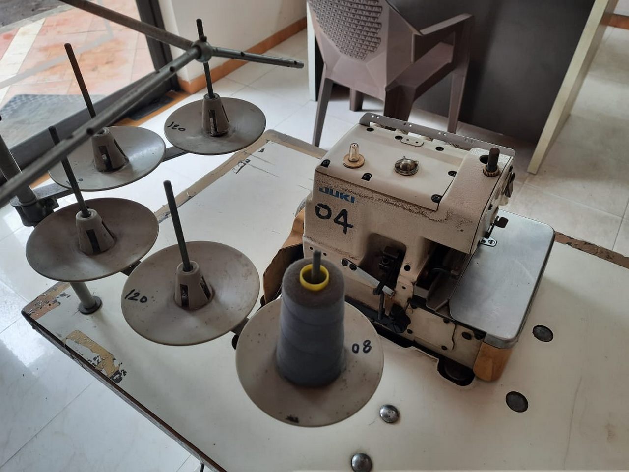 INDUSTRIAL SEWING MACHINE