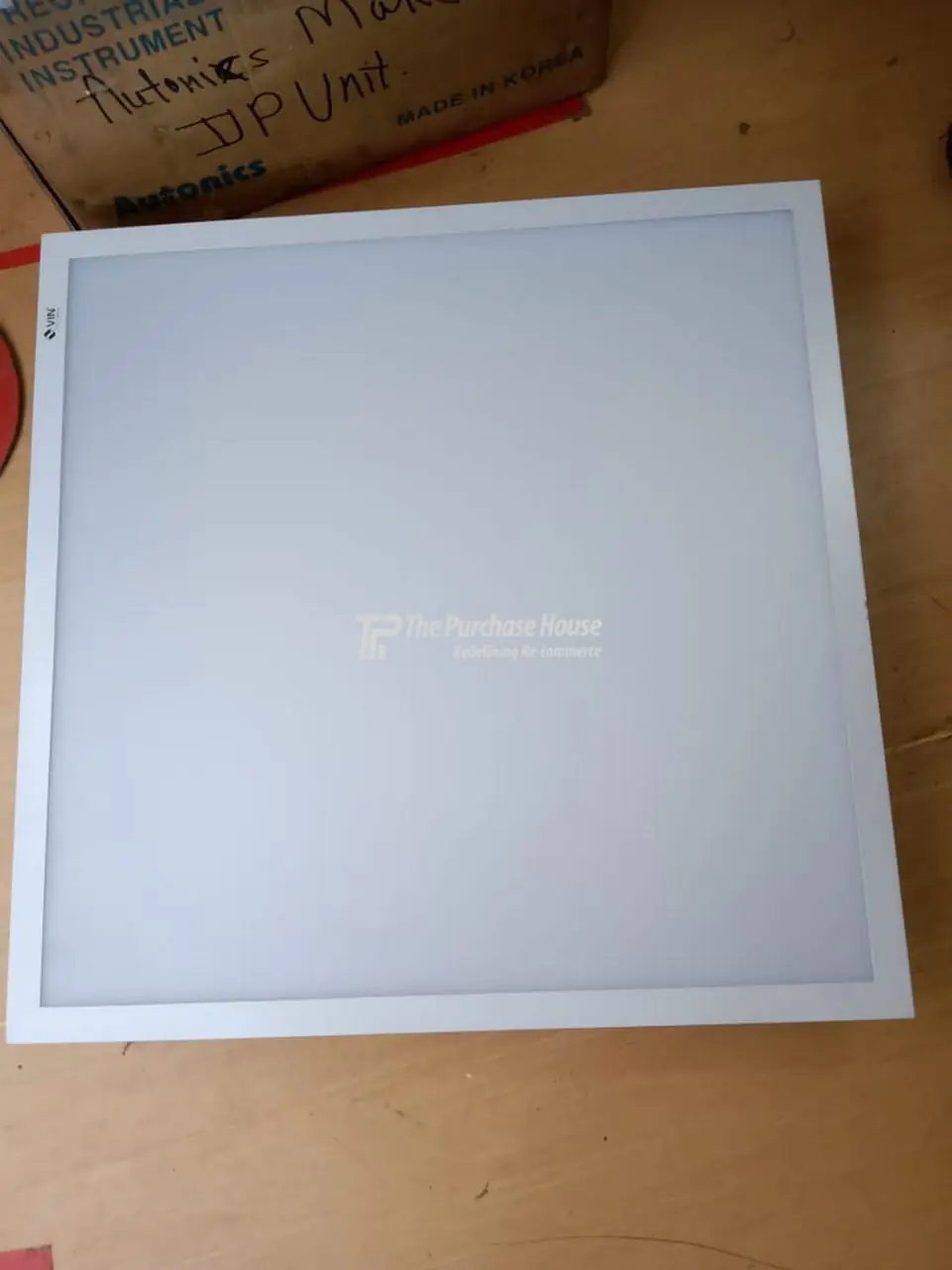 LED CELLING FLUSH LIGHT