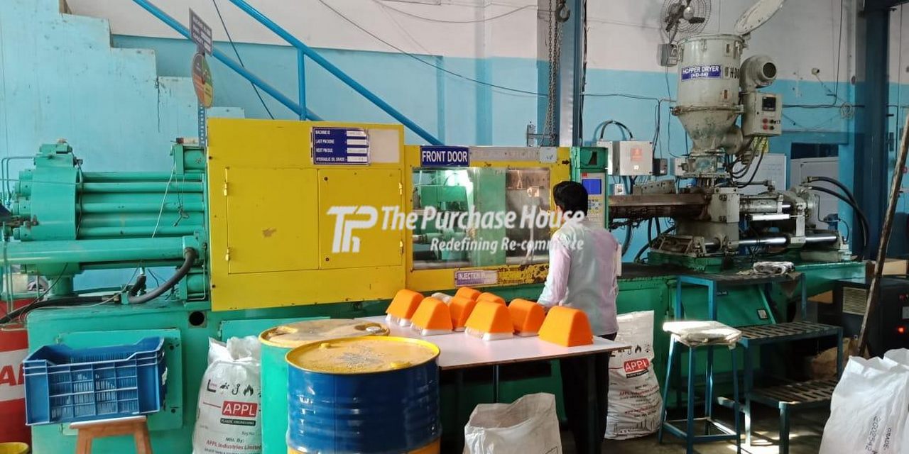 INJECTION MOULDING MACHINE