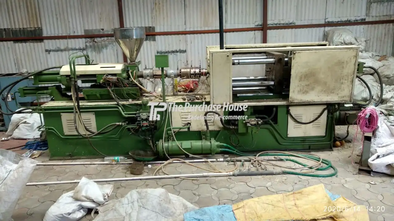 INJECTION MOULDING MACHINE
