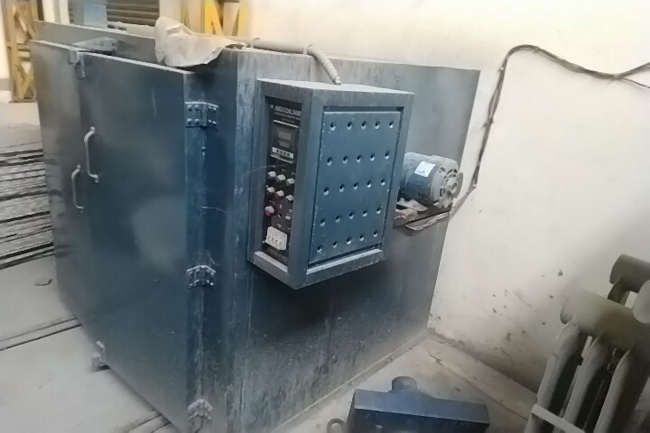 INDUSTRIAL DRYING OVEN