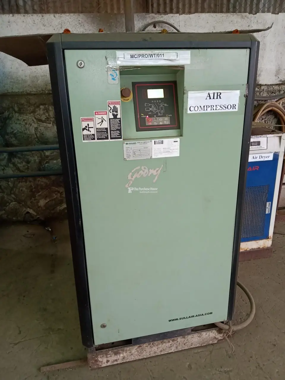 SCREW AIR COMPRESSOR