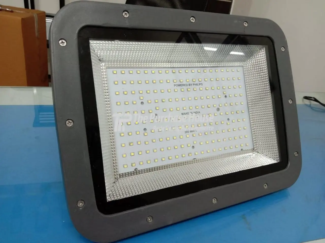 LED FLOOD LIGHT