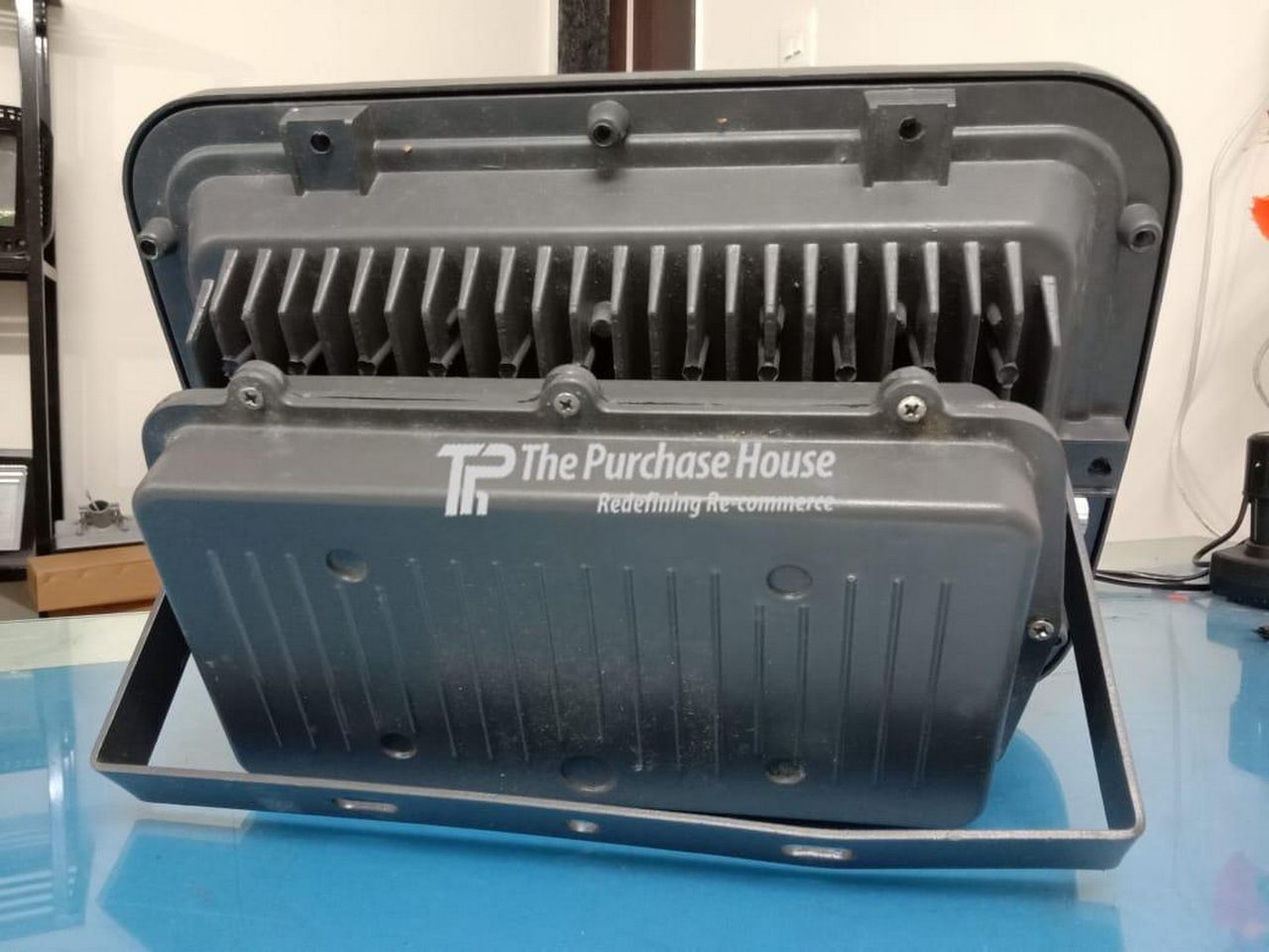 LED FLOOD LIGHT