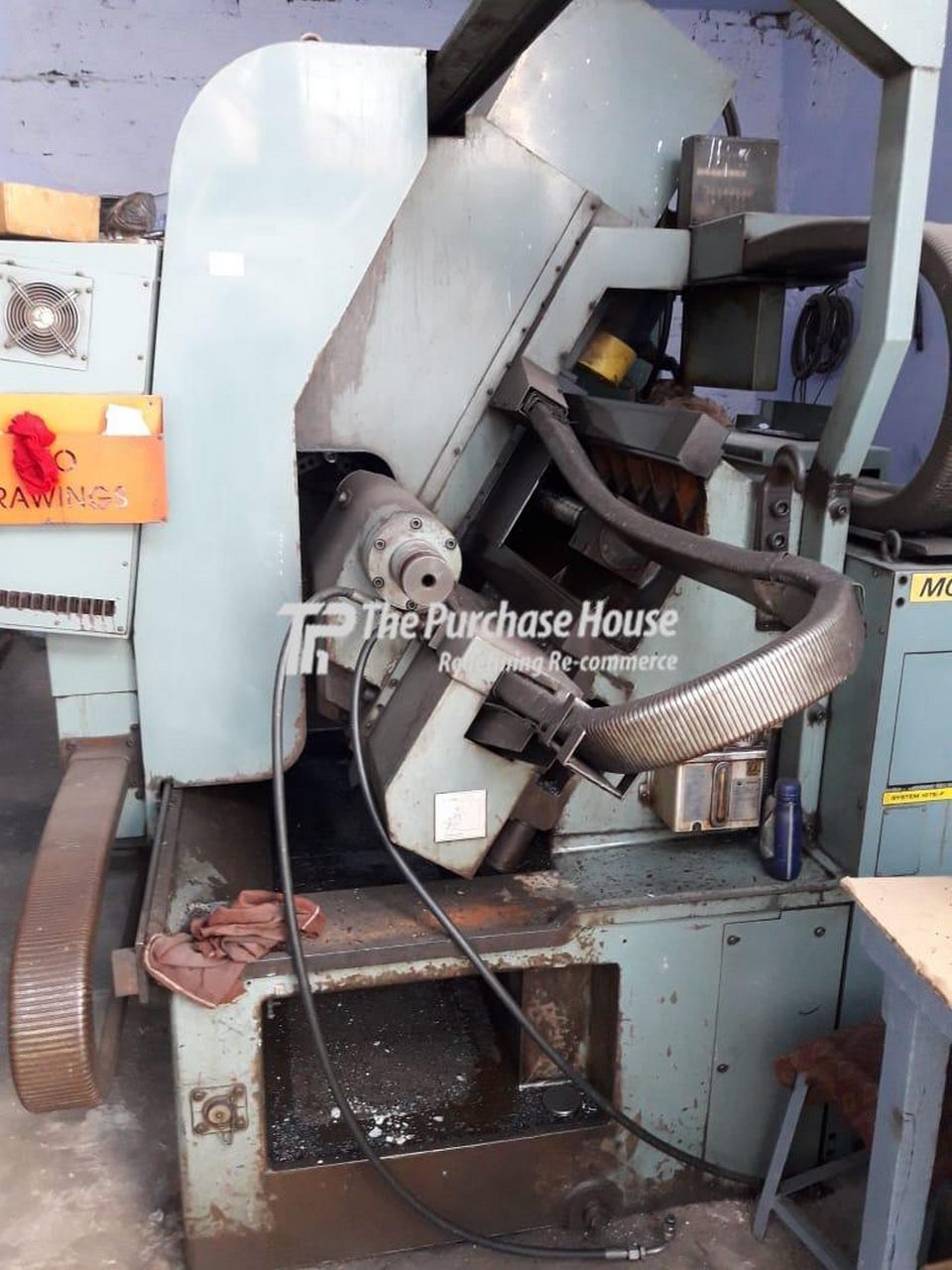CNC TURNING MACHINE
