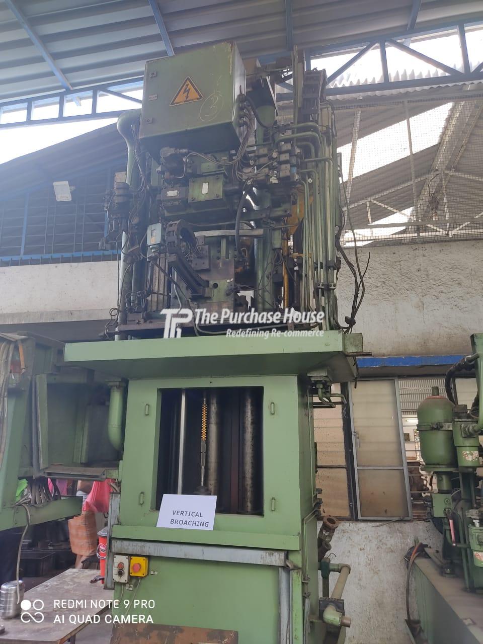 VERTICAL BROACHING MACHINE