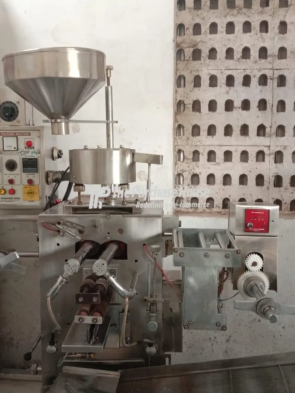 STRIP PACKAGING MACHINE