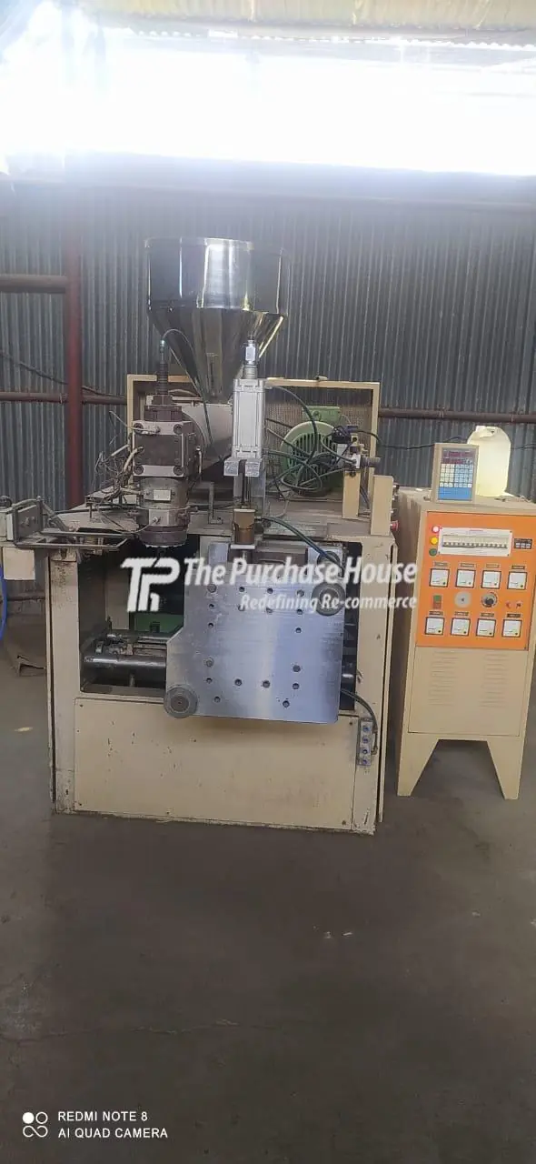 BLOW MOULDING MACHINE