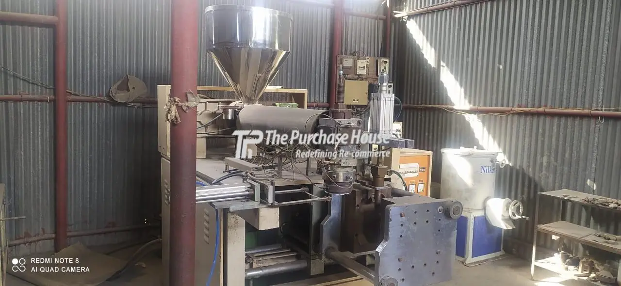 BLOW MOULDING MACHINE