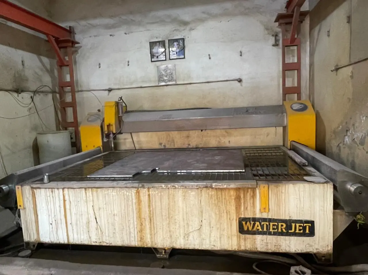 CNC WATER JET CUTTING MACHINE