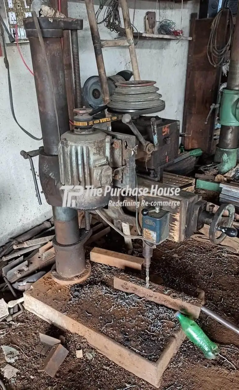 RADIAL DRILL MACHINE