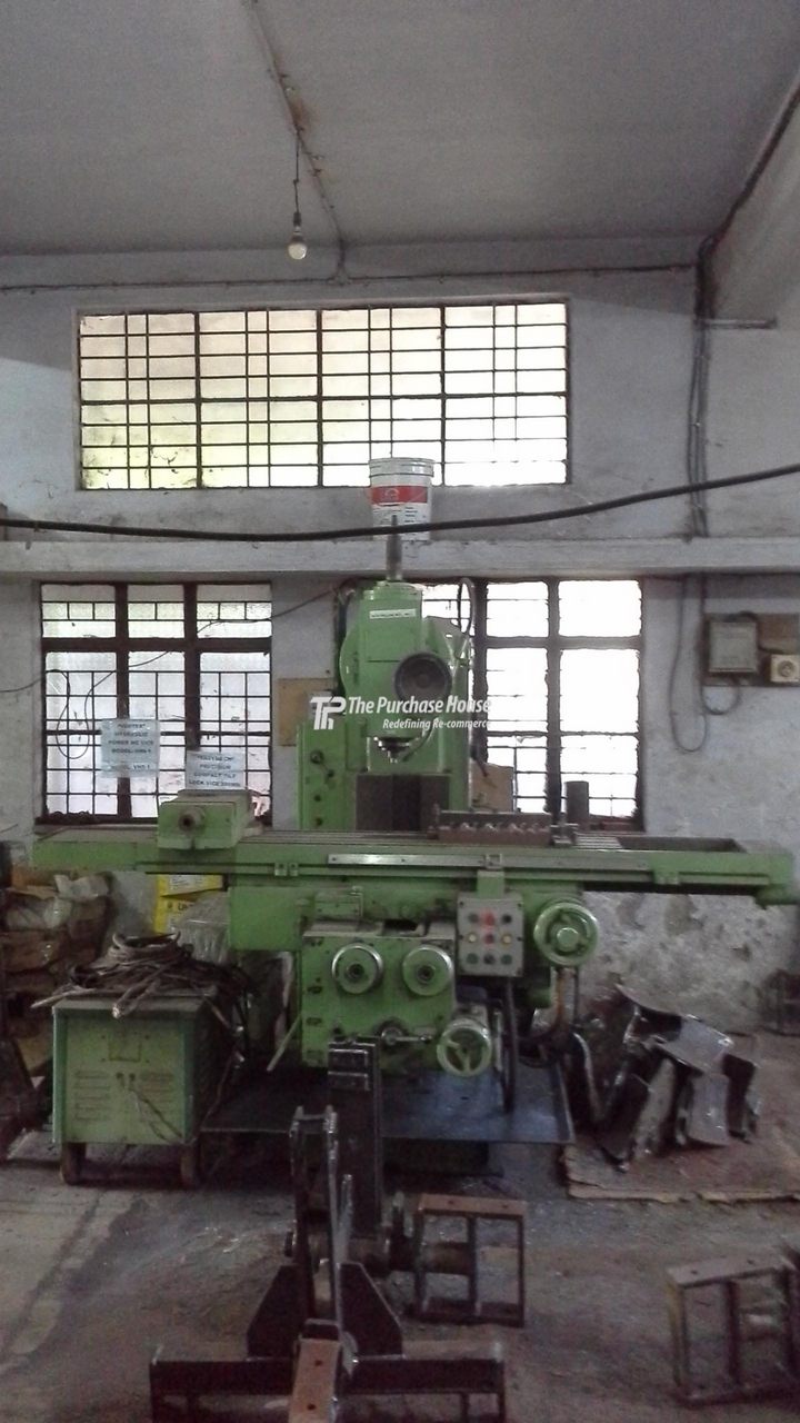 MILLING MACHINE