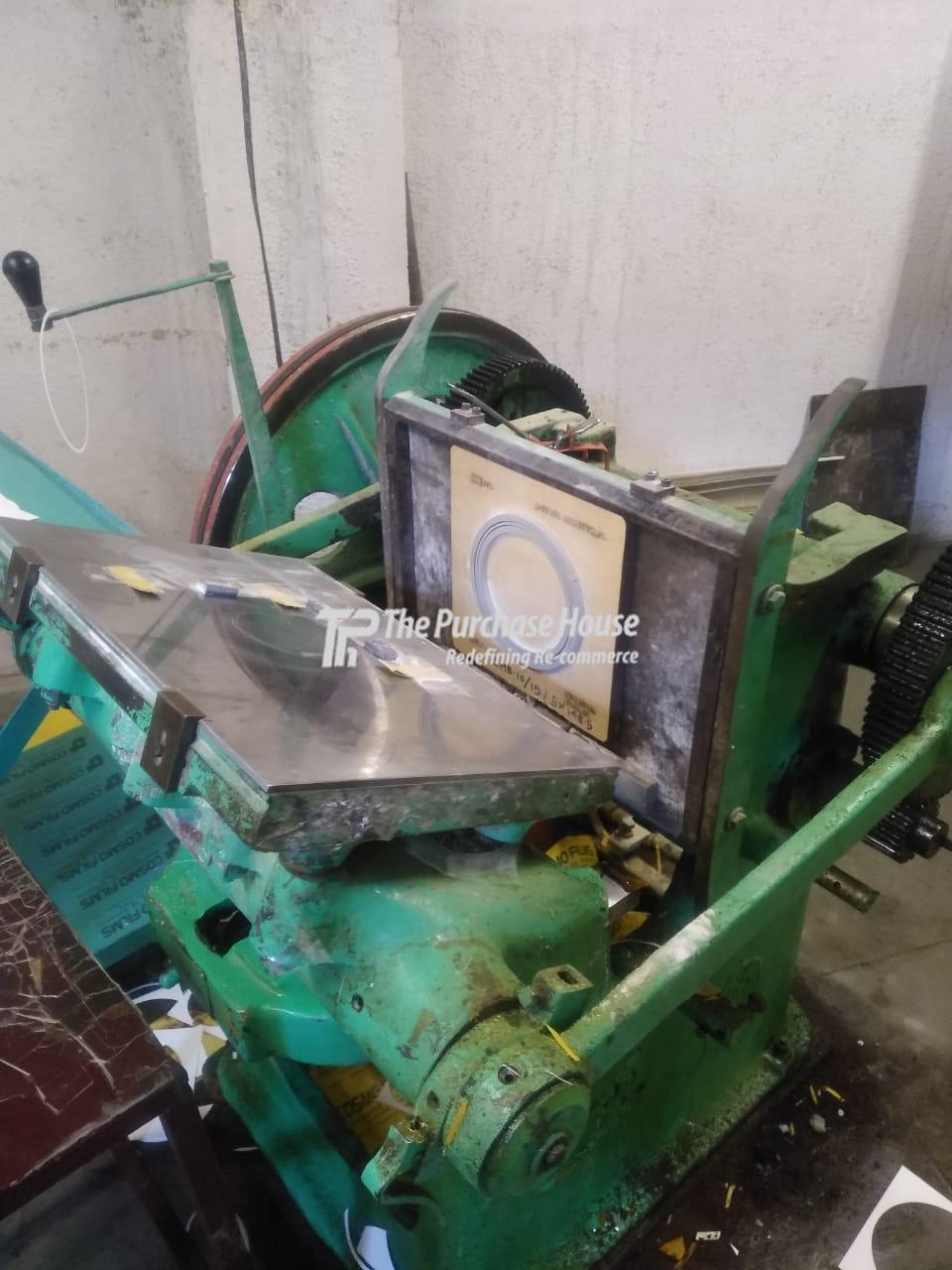 CARTON BOX PUNCHING MACHINE