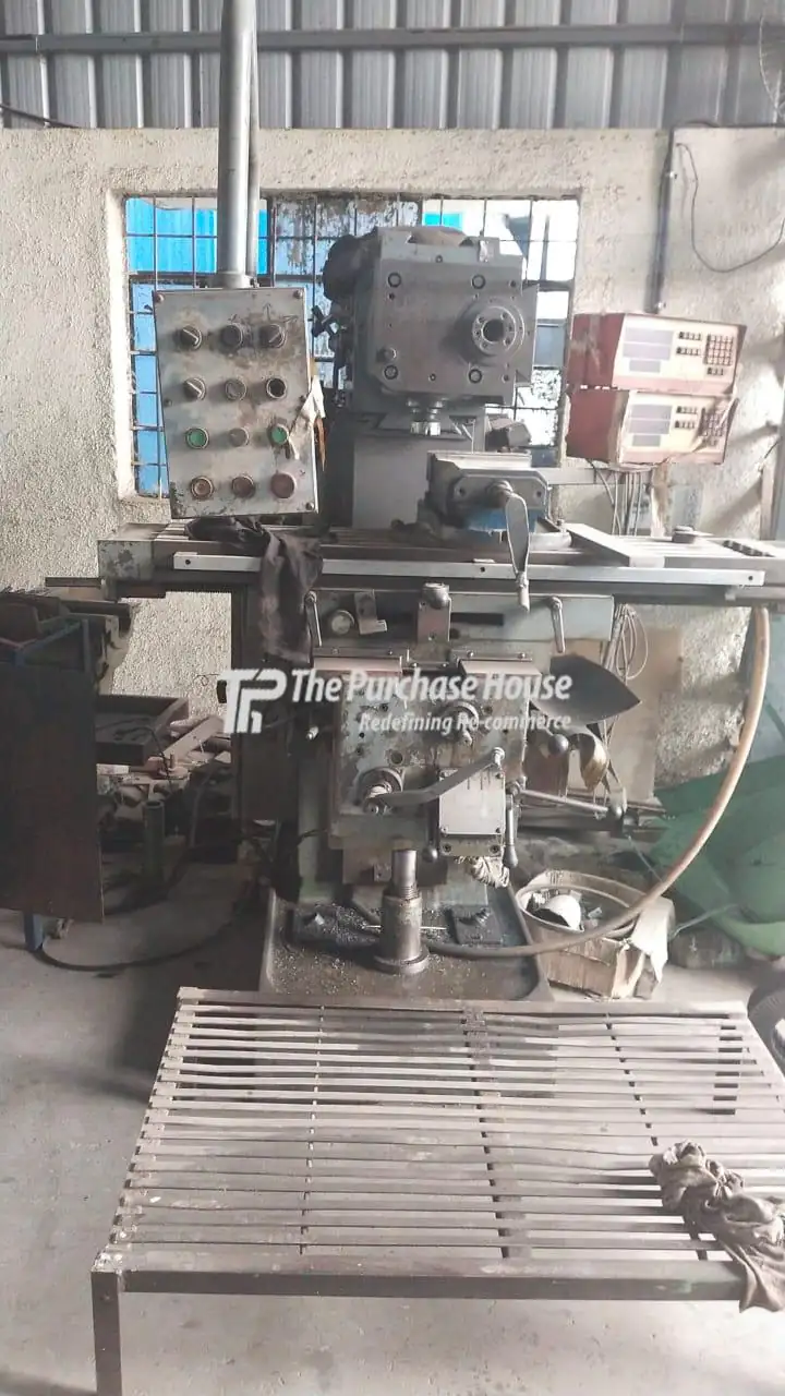 UNIVERSAL MILLING MACHINE