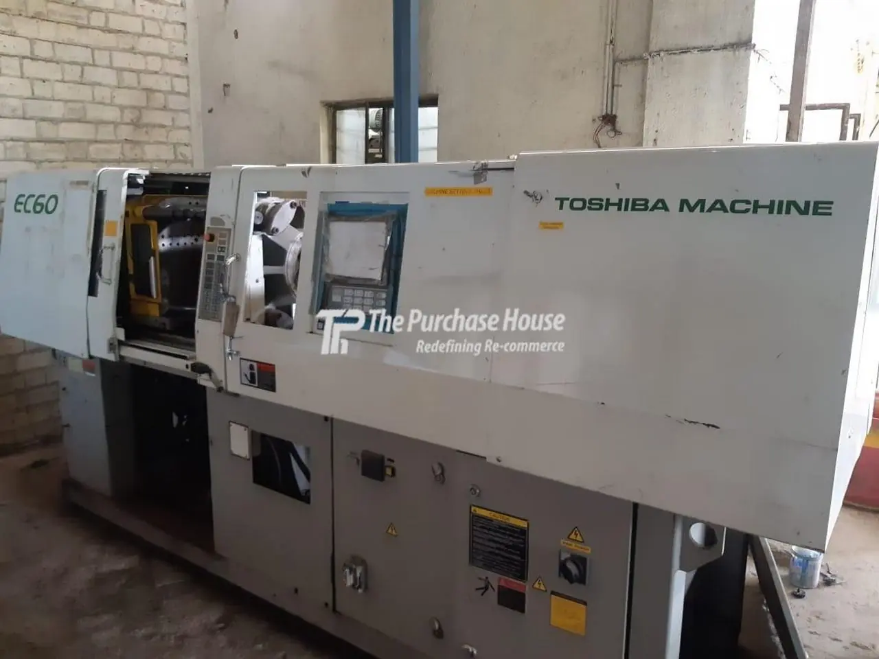INJECTION MOULDING MACHINE