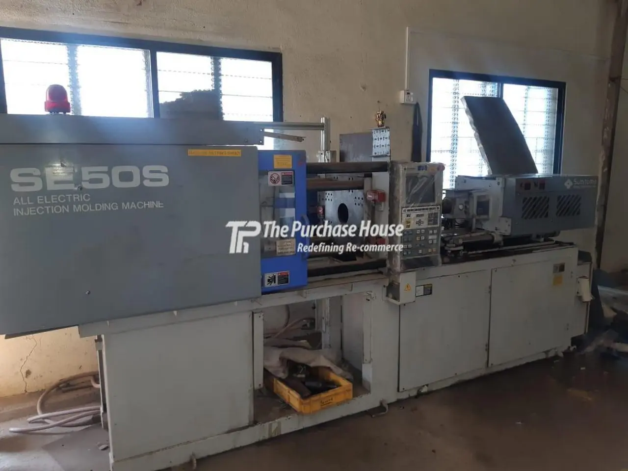 INJECTION MOULDING MACHINE