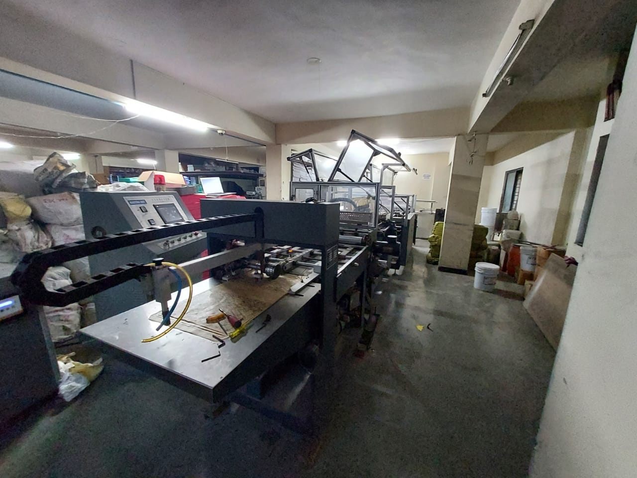 FULLY AUTOMATIC CASE MAKER MACHINE