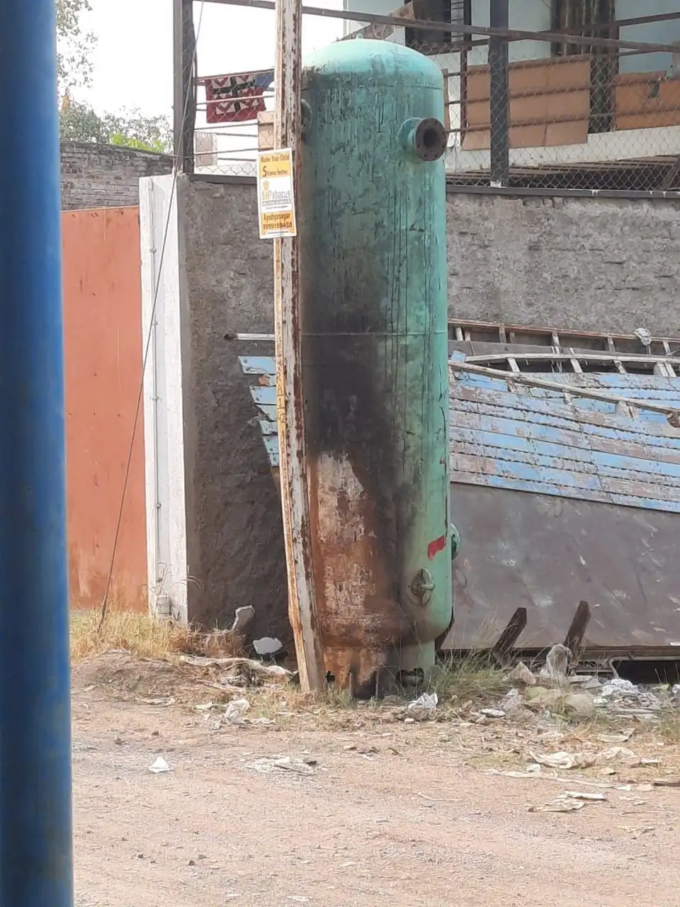 Ideal for air storage, pressure regulation, moisture settling and improving air compressor performance in factories and workshops.