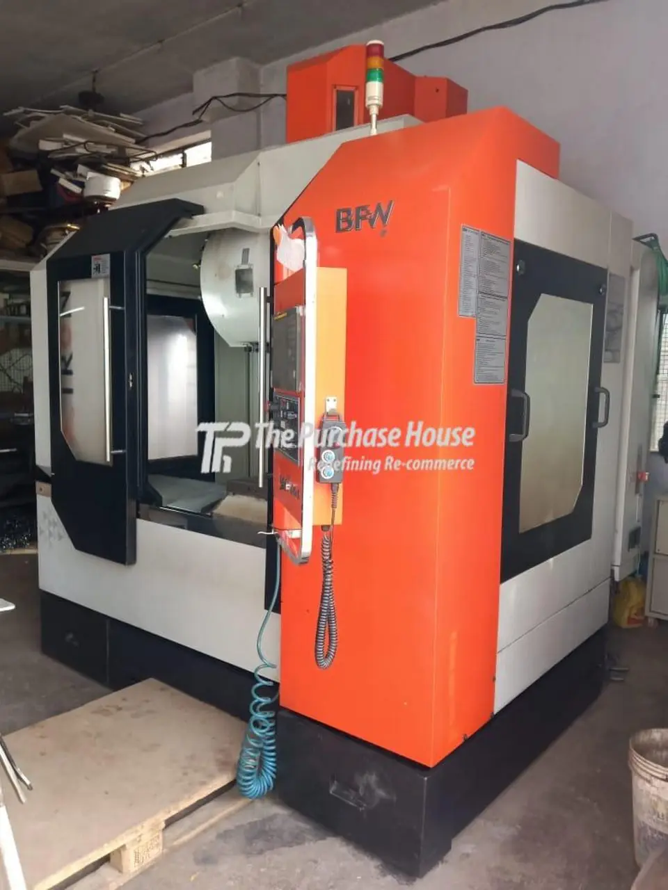 VERTICAL MACHINING CENTER (VMC)