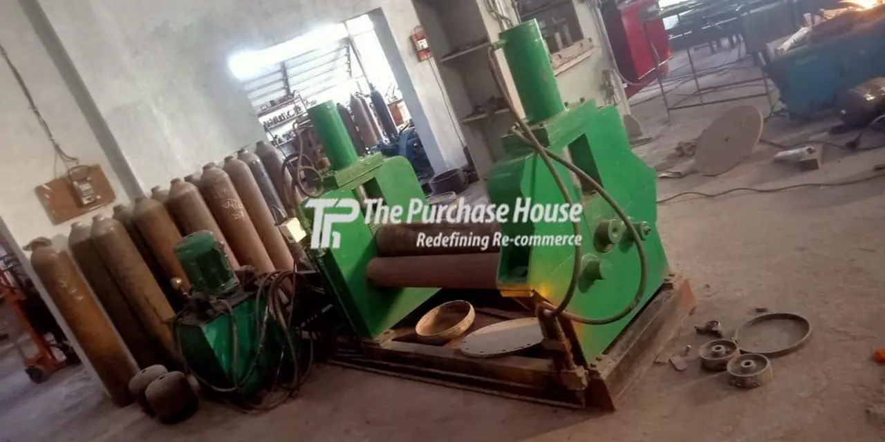 Hydraulic plate rolling machine for steel plates