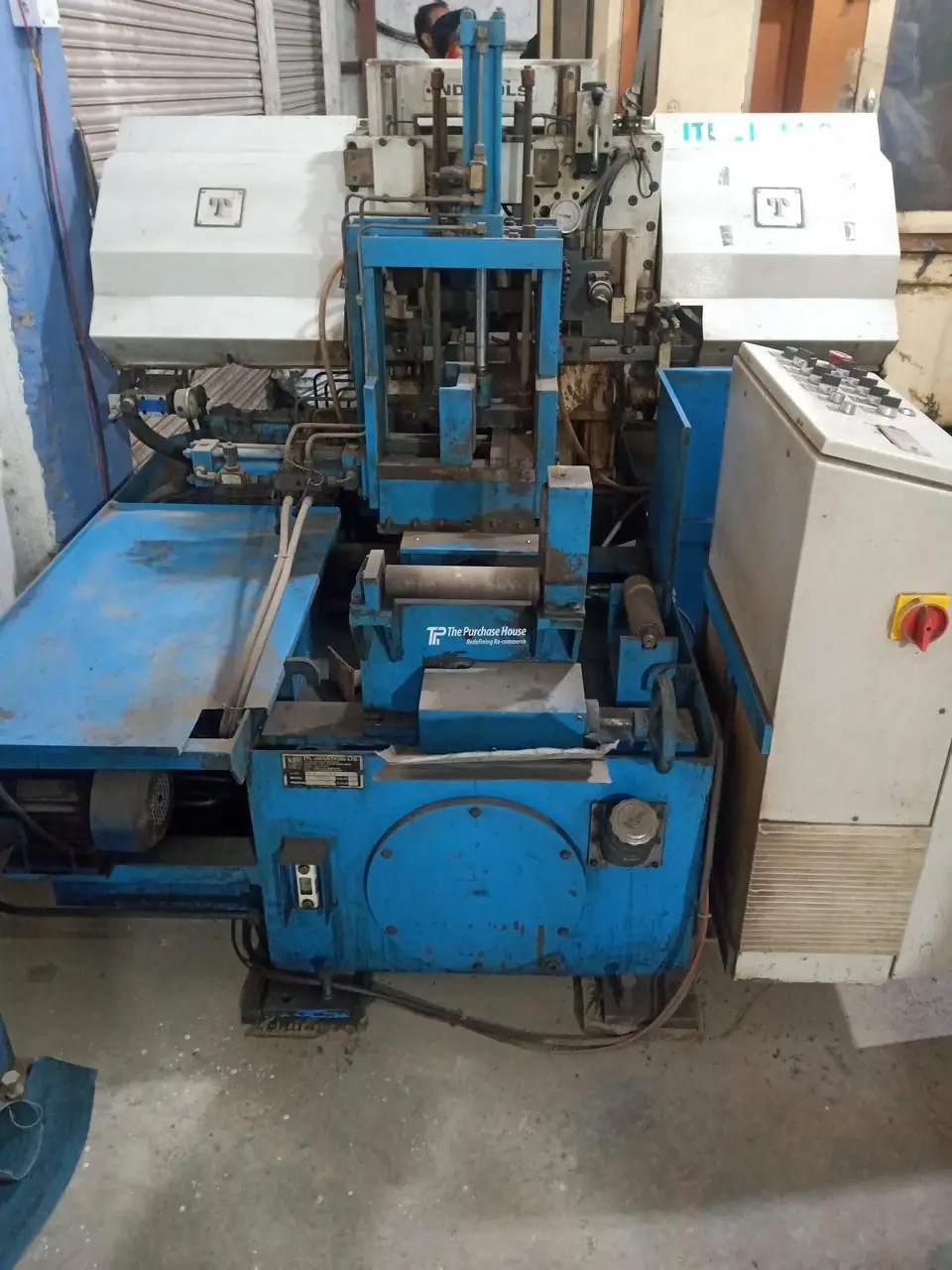 AUTOMATIC BANDSAW MACHINE