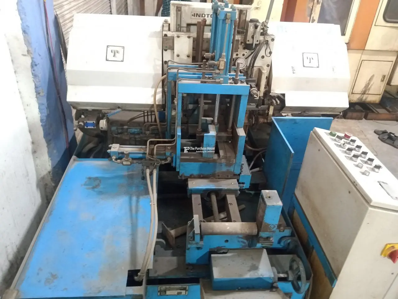 AUTOMATIC BANDSAW MACHINE