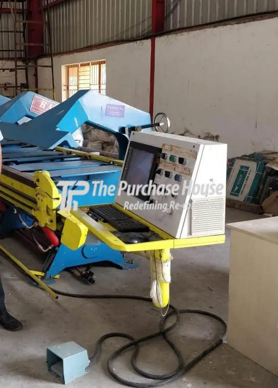 Roll forming machine for roofing sheet manufacturing