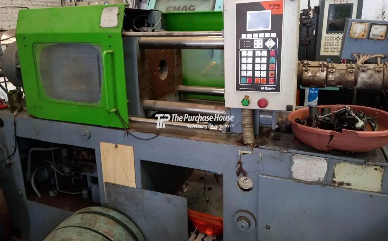 INJECTION MOULDING MACHINE