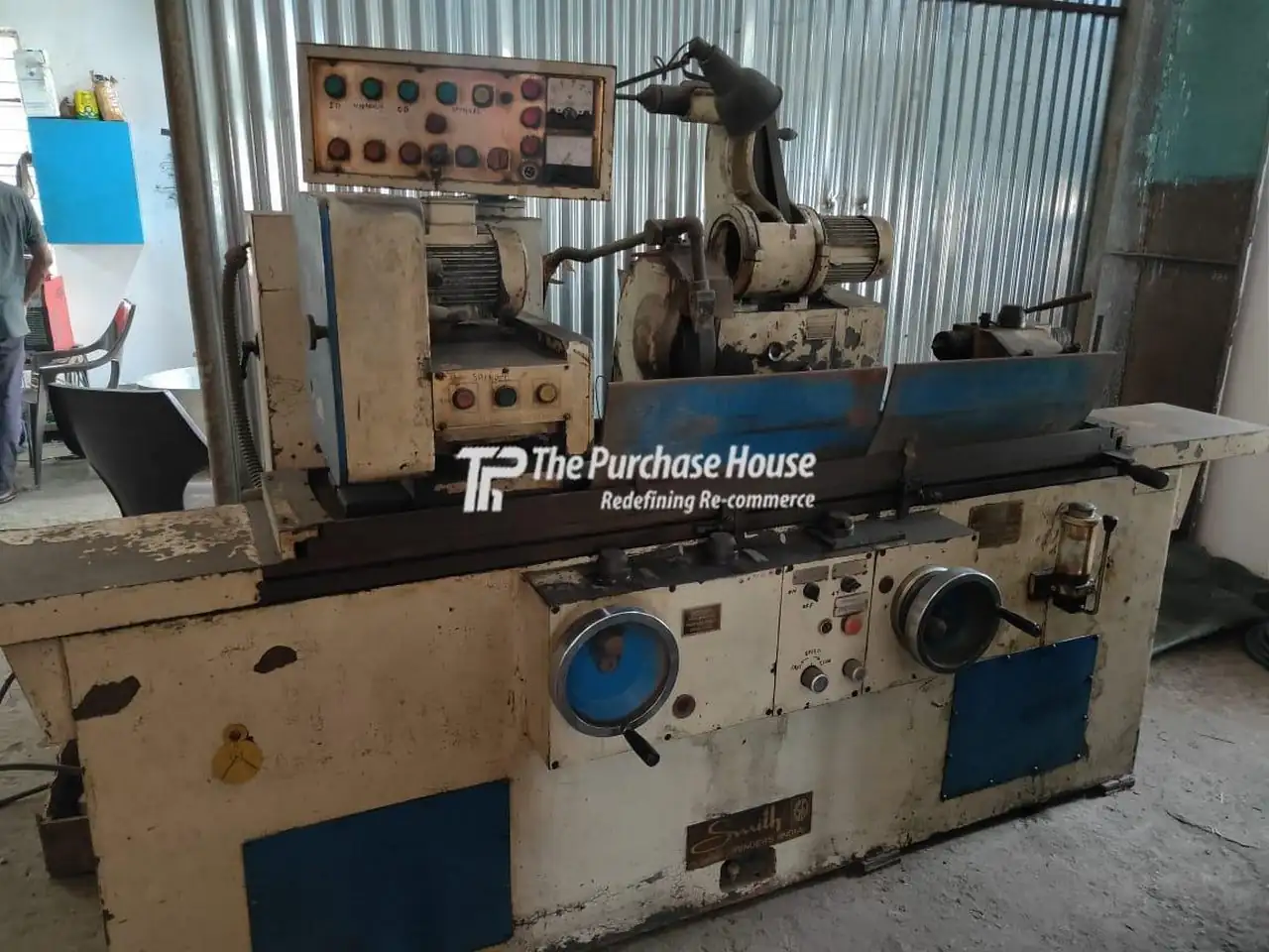 CYLINDRICAL GRINDER MACHINE