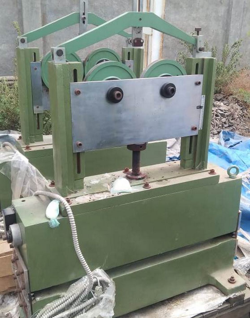 DYNAMIC BALANCING MACHINE