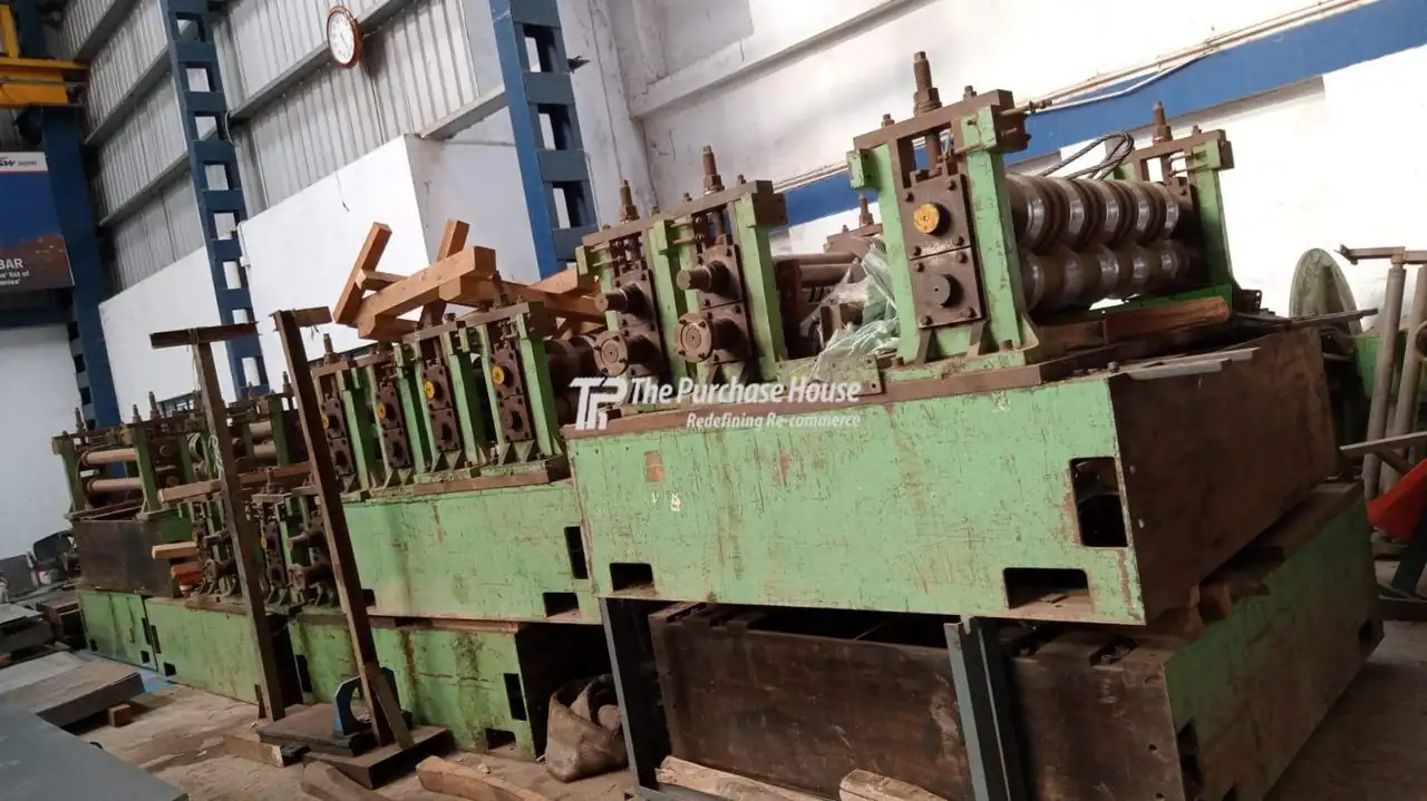 Roll forming machine for steel sheet profile making