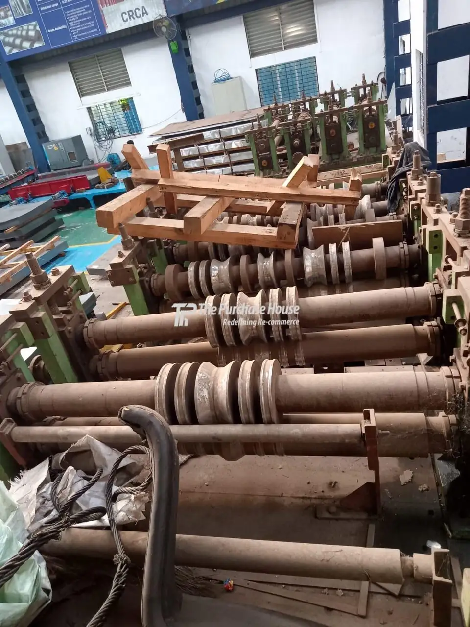 Roll forming machine for steel sheet profile making