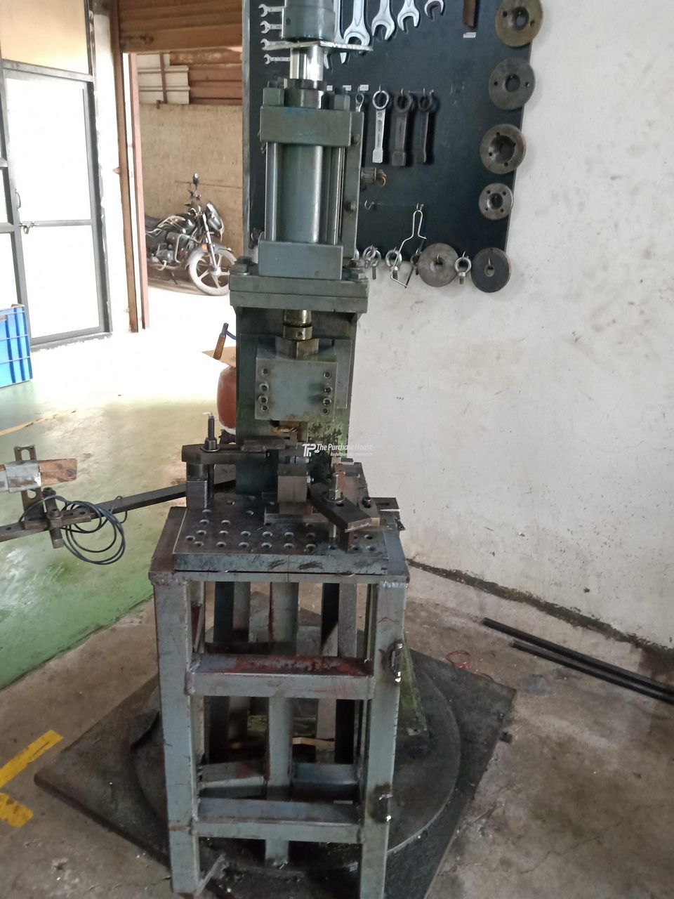 HYDRAULIC PRESS MACHINE