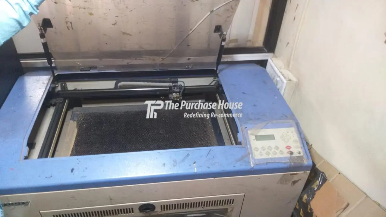 CO2 LASER CUTTING MACHINE WITH METAL TUBE