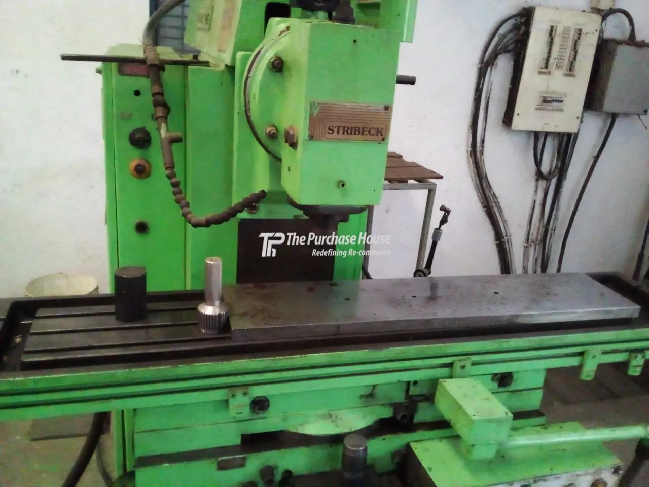 UNIVERSAL MILLING MACHINE