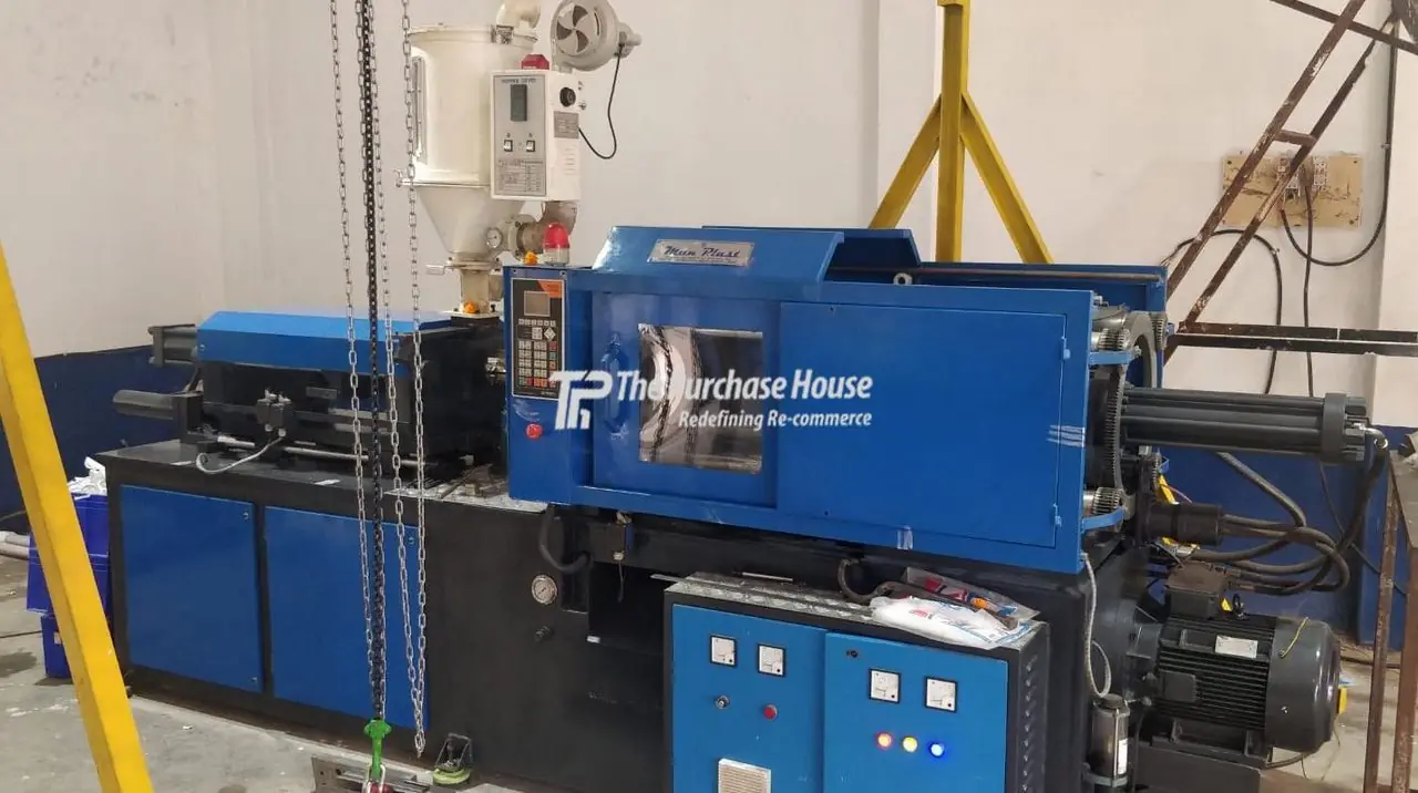 INJECTION MOULDING MACHINE