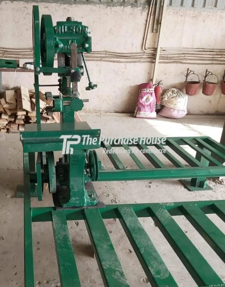 BANDSAW WOOD CUTTING MACHINE
