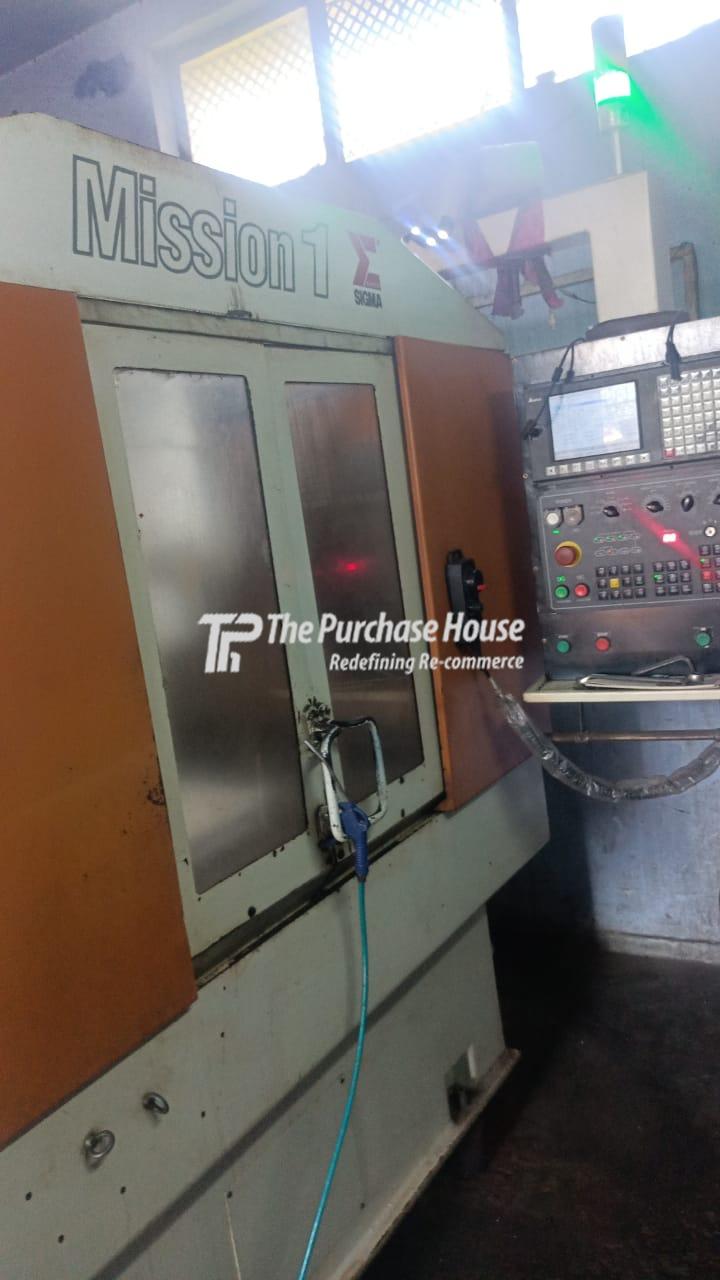 MOVING COLUMN VERTICAL MACHINING CENTER