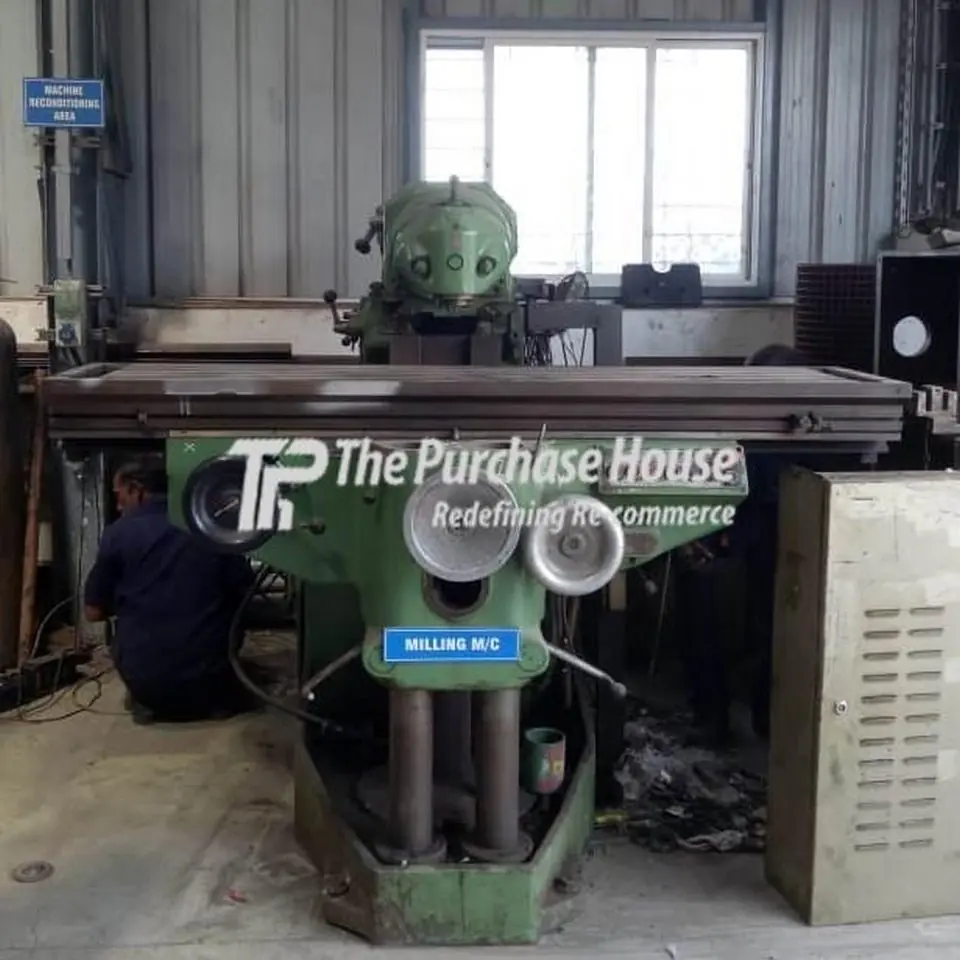 UNIVERSAL MILLING MACHINE